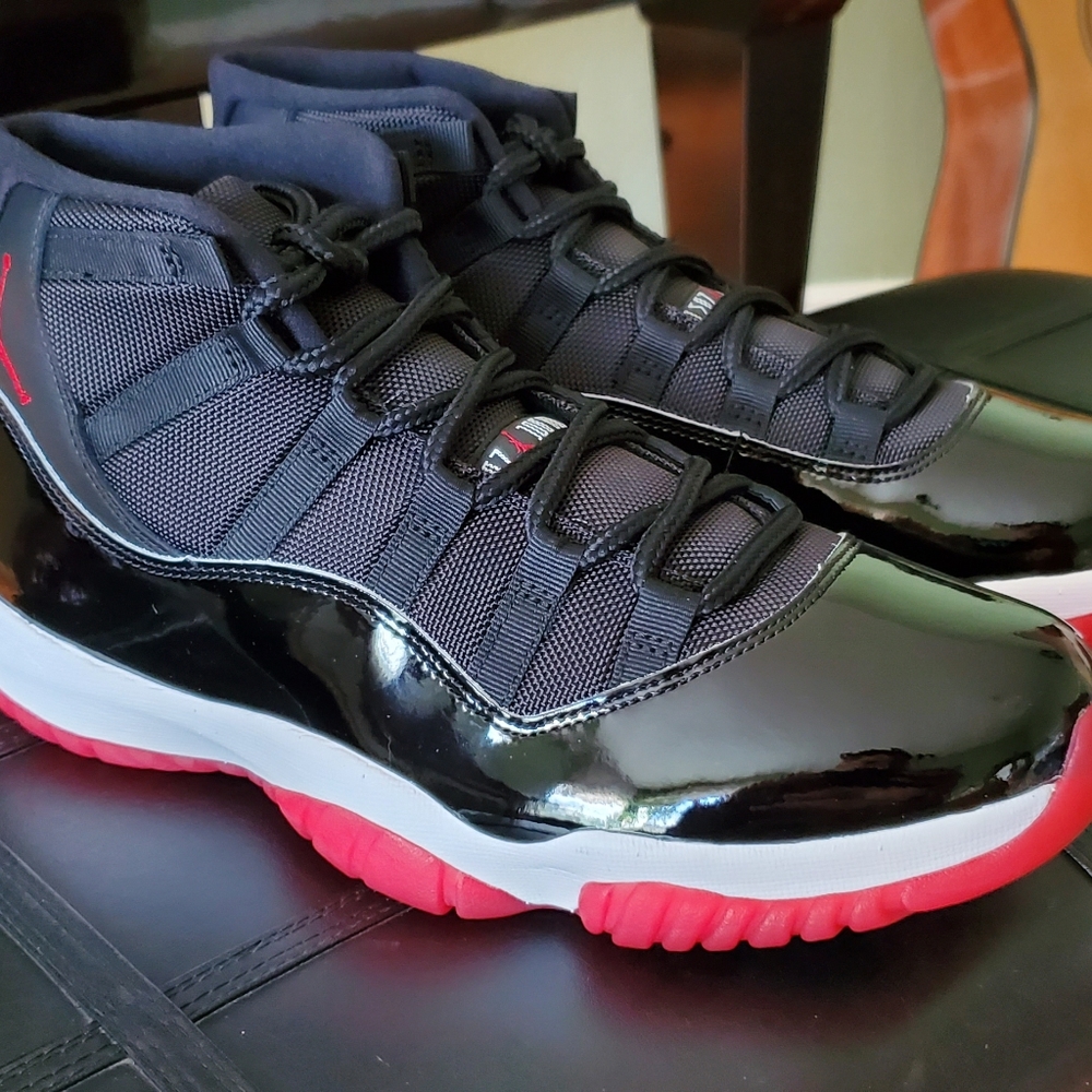 Air Jordan 11 Bred
